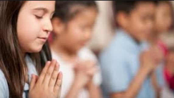 Capture children praying